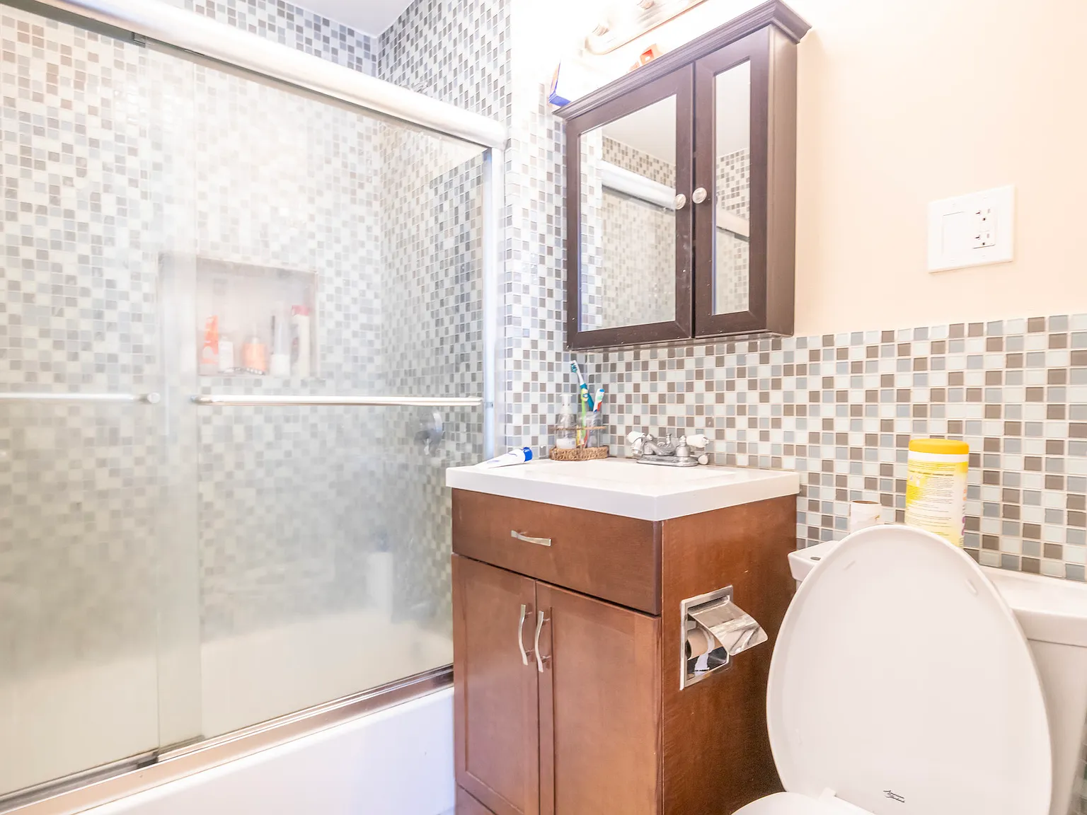 3 bed, 9999 sqft, $3,300 — Photo 2