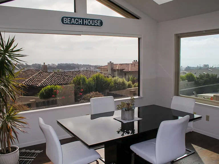Sunroom, flex space.