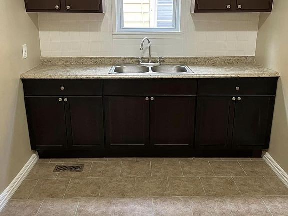 5th image of 148 Blaine Ave #2