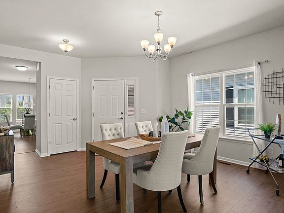 5th image of 649 Elizabeth St