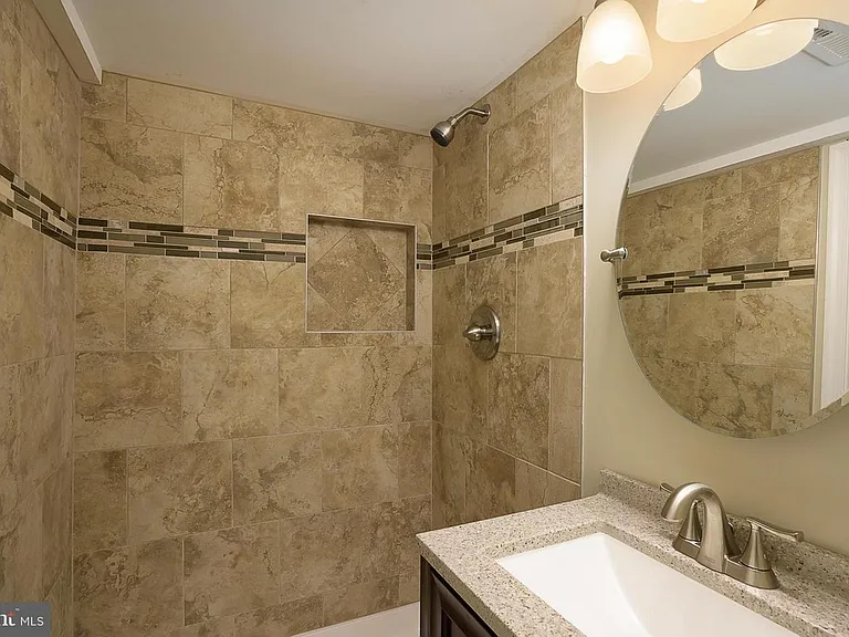 611 Hilltop Rd — Photo 13