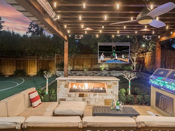 4th image of 511 Carmel Cir