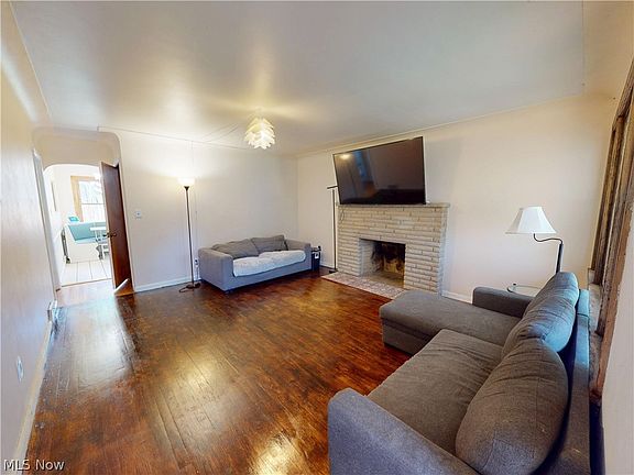 3rd image of 615 Edison Ave