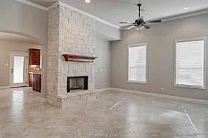 4 bed, 2601 sqft, $2,650 — Photo 2