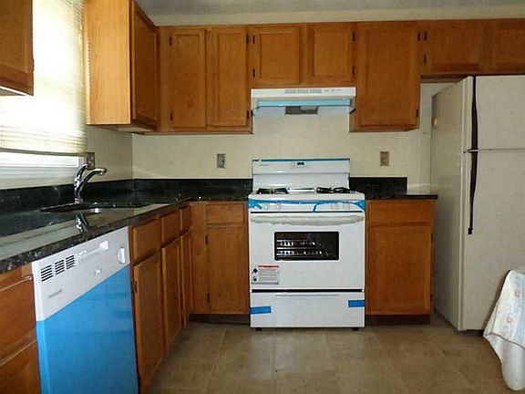 2nd image of 402 Woodhaven Ct
