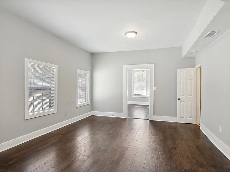1002 W 44th St — Photo 2