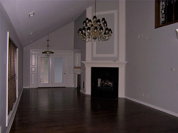 4th image of 155 E Cydnee St