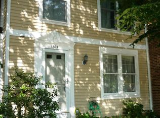 1663 Sierra Woods Dr, Reston, VA 20194