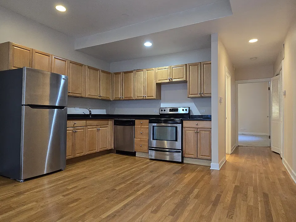 611 W Belmont Ave #206