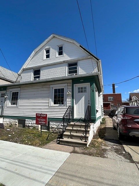 1st image of 385 Oliver St #2