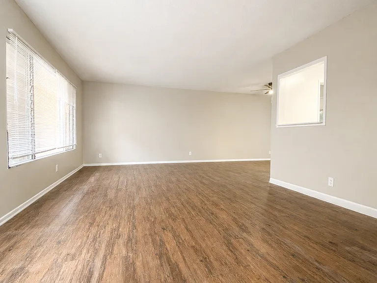 1046 S. Wooster St., Los Angeles, CA 90035 — Photo 4