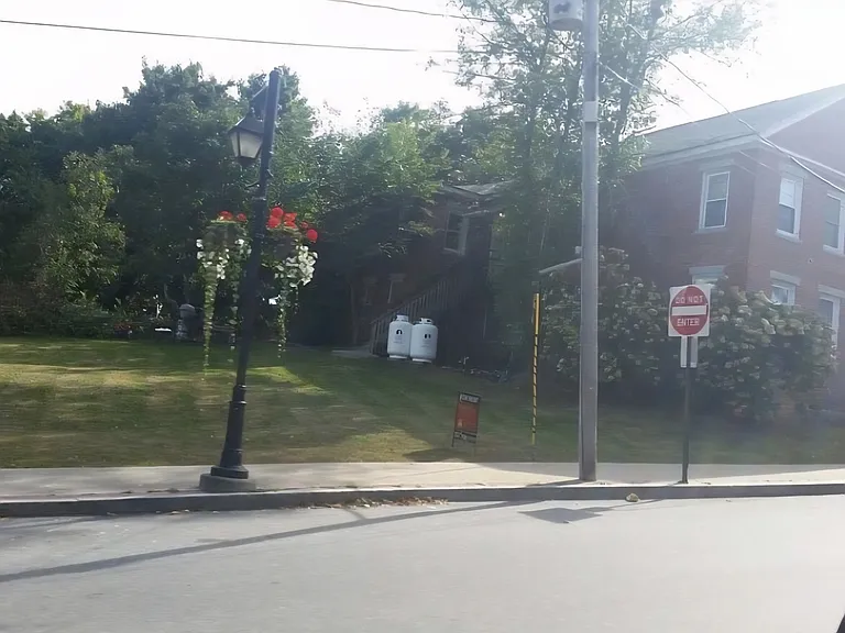 150 Centre St — Photo 9