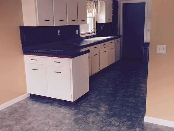 4th image of 167 Charlescrest Ct