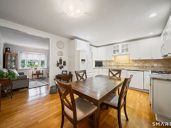 5th image of 32 Hawley Road