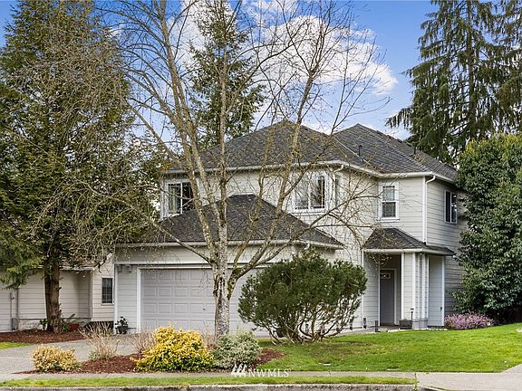 With over 1900 sq ft, 4 bedrooms, 2.5 baths, there's room for everyone!