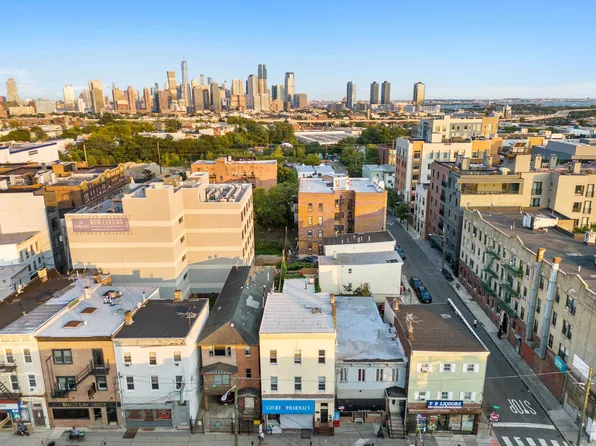 372-74 Summit Avenue image 2 of 46