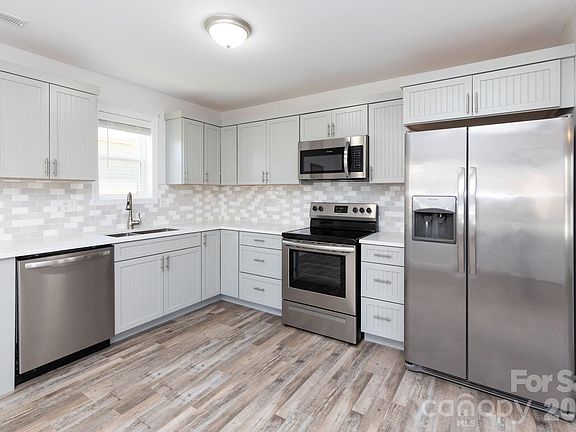 3rd image of 479 Quinn Hill Ln