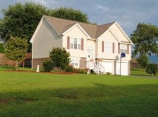 1005 Mountain Breeze Ln, Bristol, TN 37620
