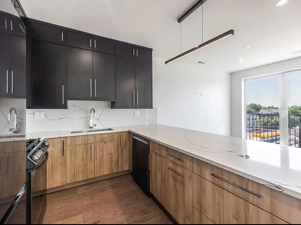 3012 W Belmont Ave #4