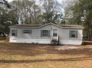 725 Riverside Dr, Jesup, GA 31545