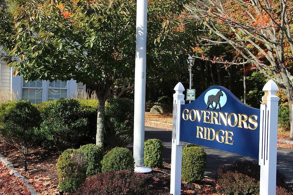 Governors Ridge Entrance