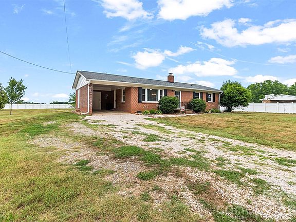 3rd image of 158 Baxter Rd