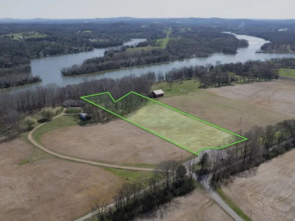 1111 E Robertson Rd, Castalian Springs, TN 37031