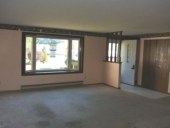 3rd image of 2137 W 41st St