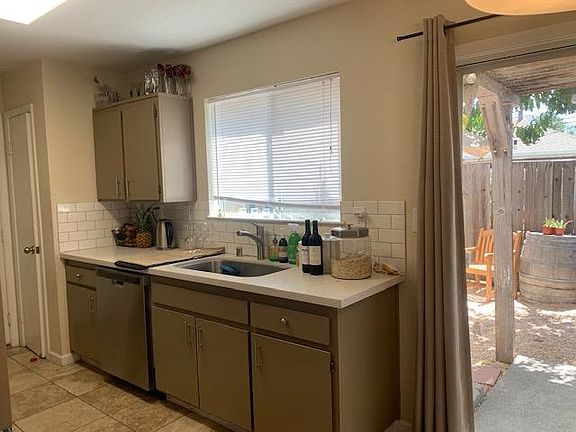 3rd image of 111 Garden Circle Way