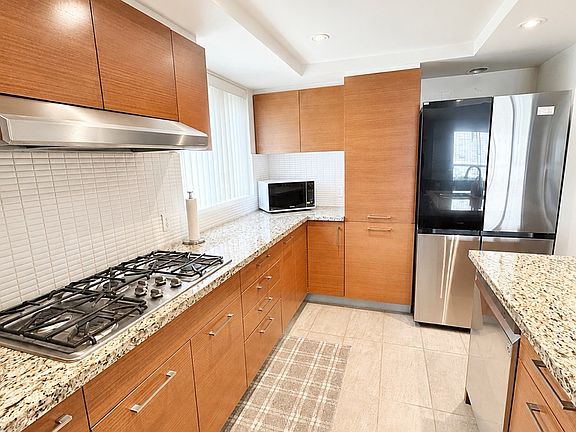4th image of 6080 Iona Dr #3