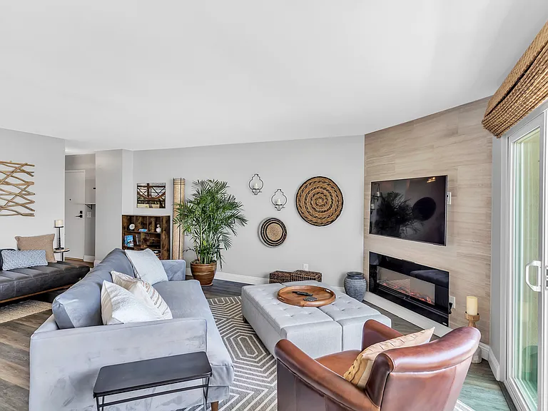 5366 La Jolla Blvd #101C — Photo 10