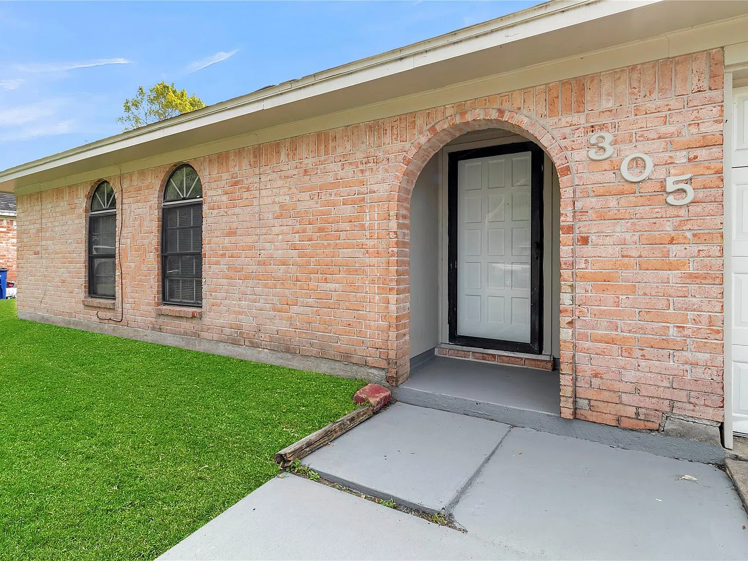 3 bed, 2.0 bath, 1252 sqft, $1,895 — Photo 2