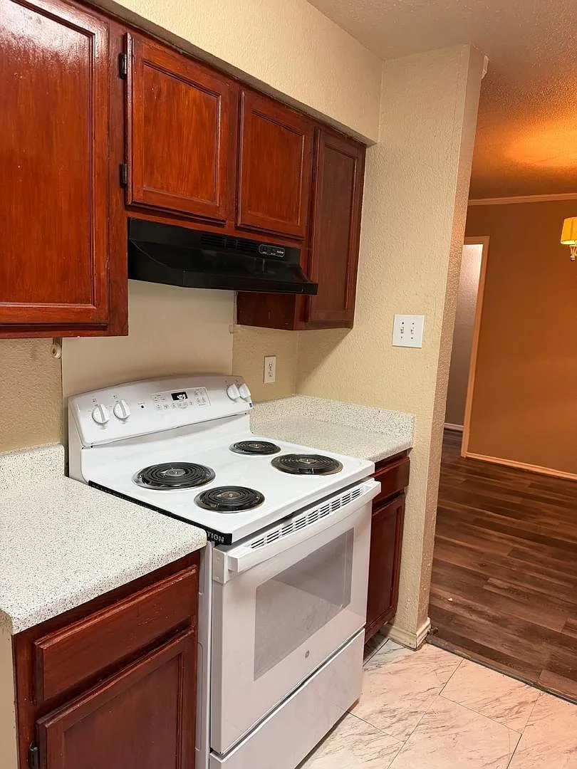 Building Photo - 9797 Leawood Blvd #1101