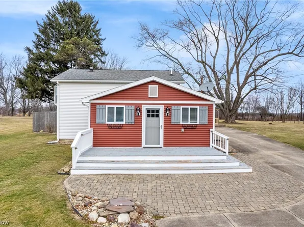 1937 Wise Rd, North Canton, OH 44720