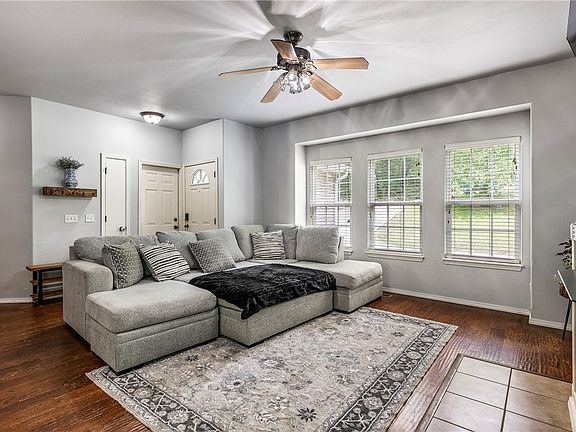 4th image of 9 Llanon Ln
