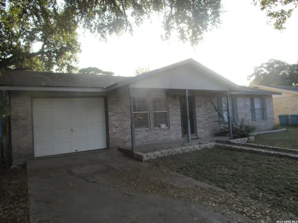 808 GARNER ST, Beeville, TX 78102