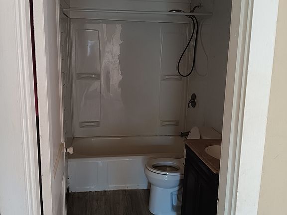 3rd image of 1712 Worth St