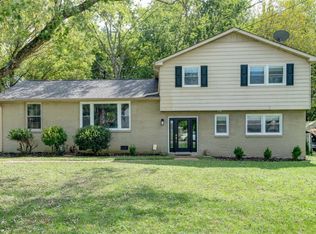 8033 Esterbrook Dr, Nashville, TN 37221