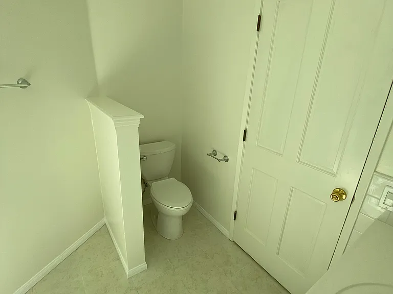 Lilac Dr — Photo 29