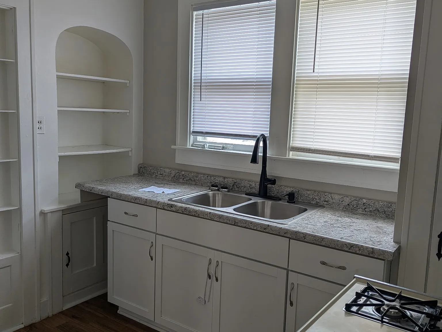 2 bed, 970 sqft, $900 — Photo 2