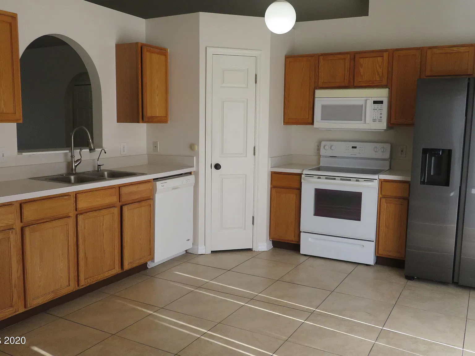 3 bed, 2.0 bath, 1350 sqft, $1,795 — Photo 4