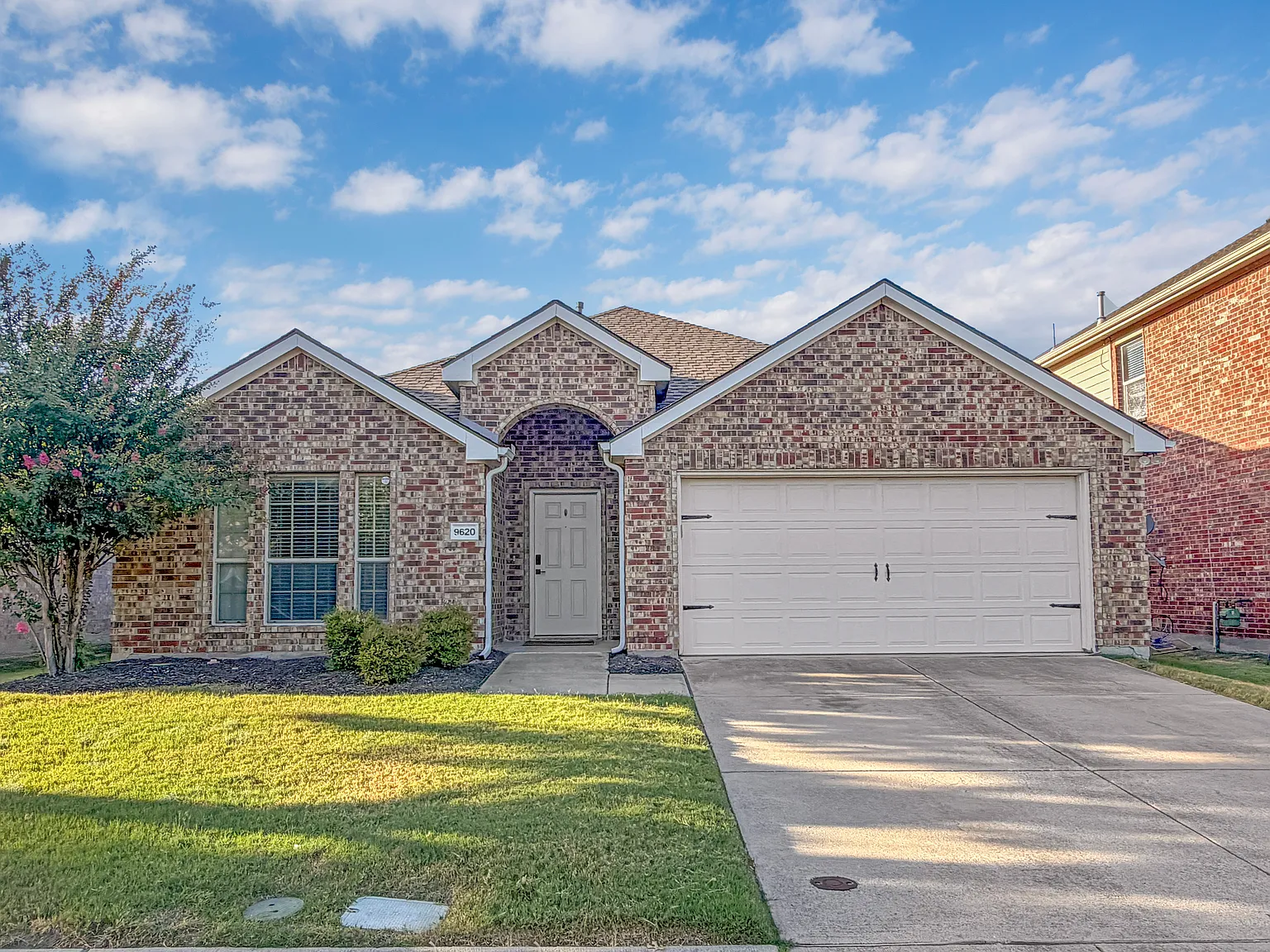 3 bed, 1873 sqft, $2,300 — Photo 1