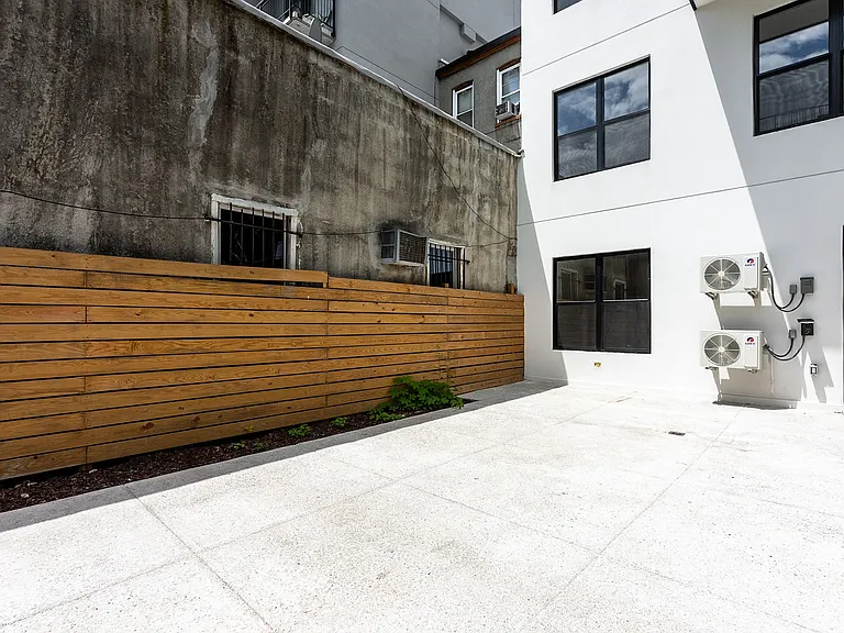 422 1/2 Gates Ave #2F — Photo 18