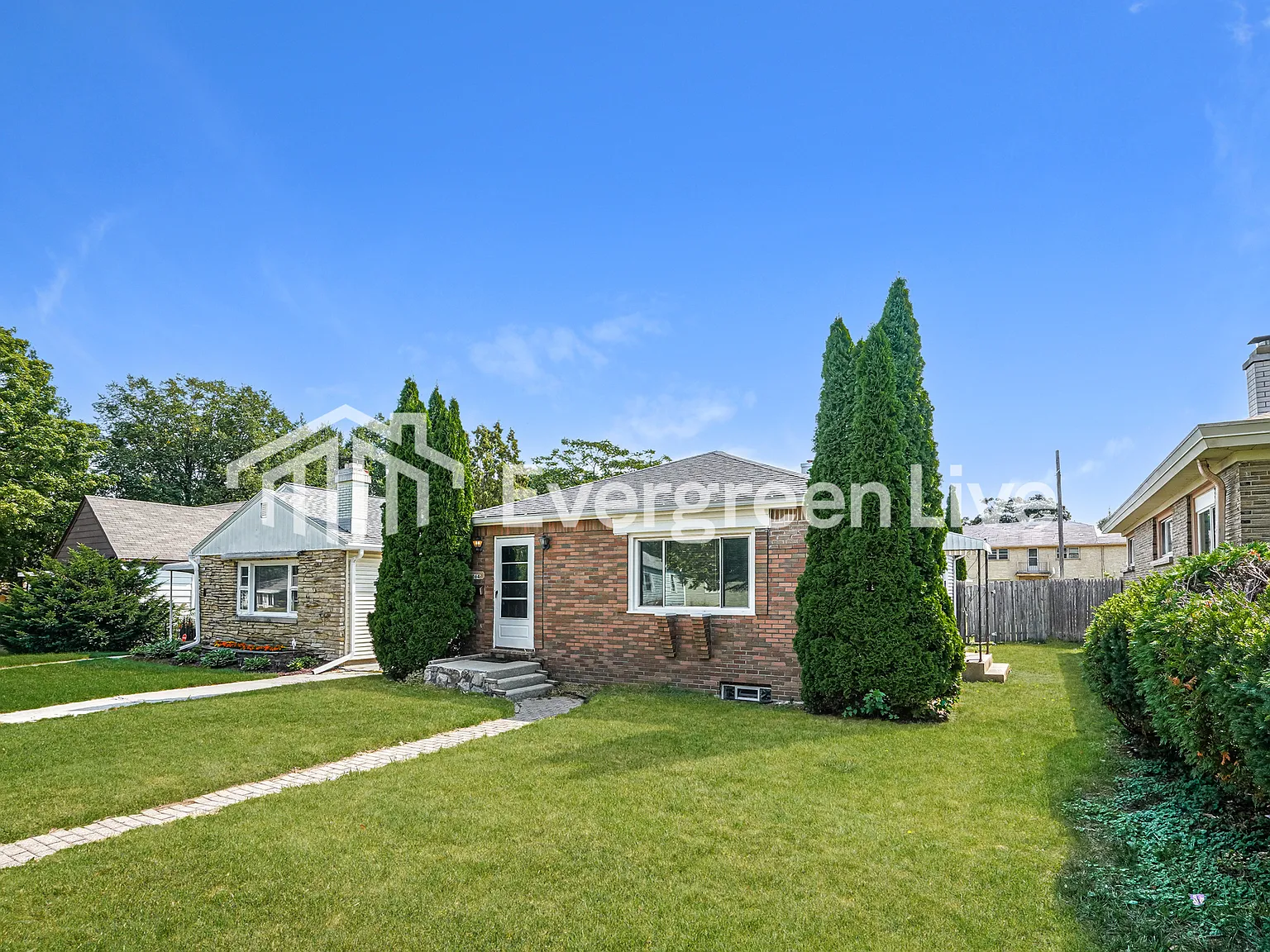 3 bed, 1.0 bath, 1056 sqft, $1,495 — Photo 1