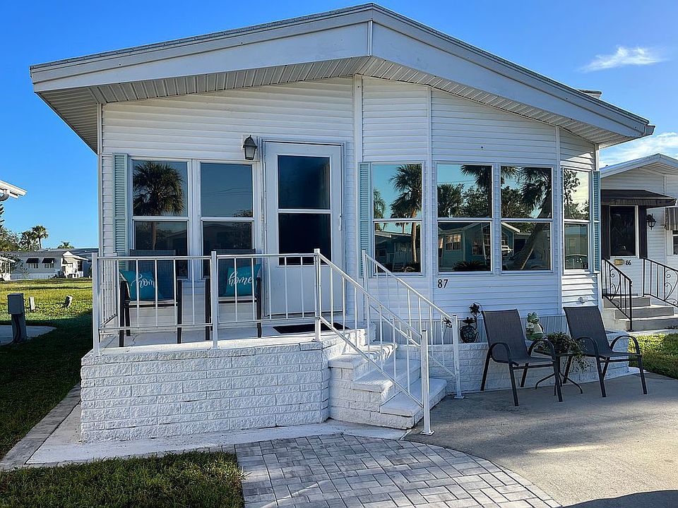 1st image of 87 Bainbridge Dr