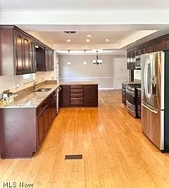 5 bed, 3.5 bath, 3424 sqft, $4,200 — Photo 4