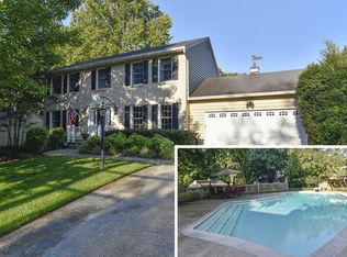 8406 Riverside Rd, Alexandria, VA 22308