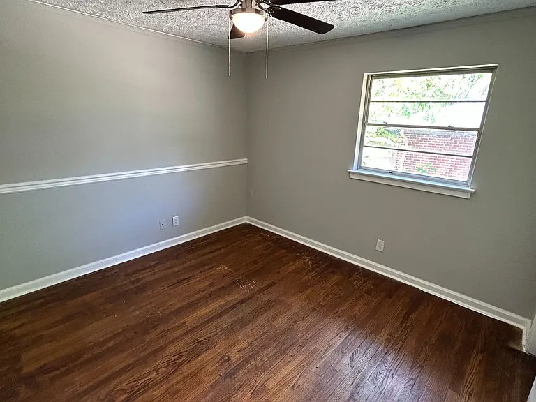 1388 Adrian Ln — Photo 8