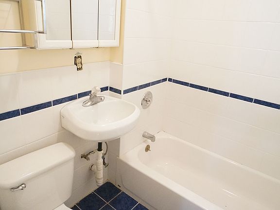 5th image of 176 W 225th St #2