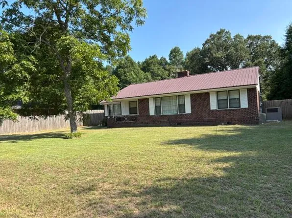 56 Blair St, Blackville, SC 29817